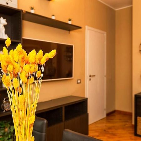 Sunny & Updated Flat With Panoramic City View 50M From M4 Stop Milan Extérieur photo
