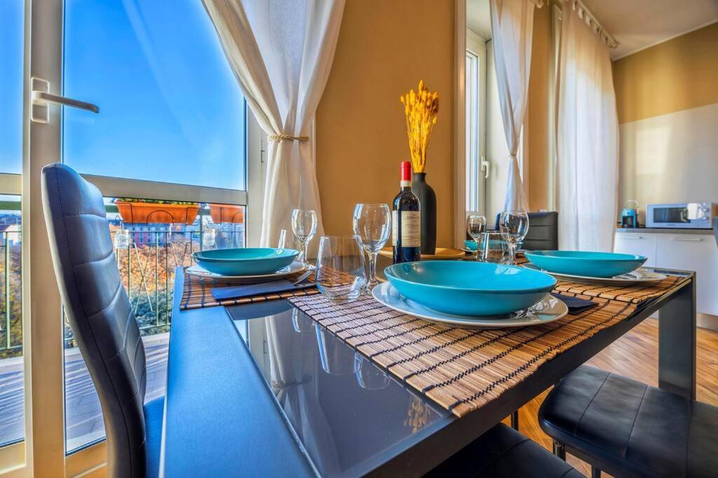 Sunny & Updated Flat With Panoramic City View 50M From M4 Stop Milan Extérieur photo