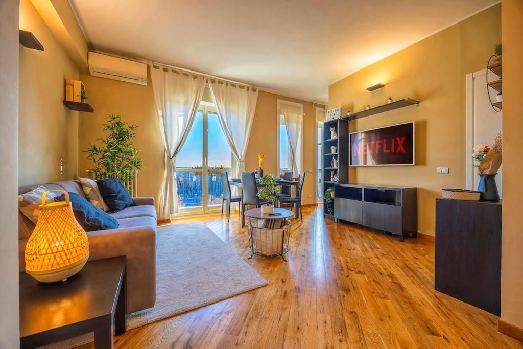 Sunny & Updated Flat With Panoramic City View 50M From M4 Stop Milan Extérieur photo