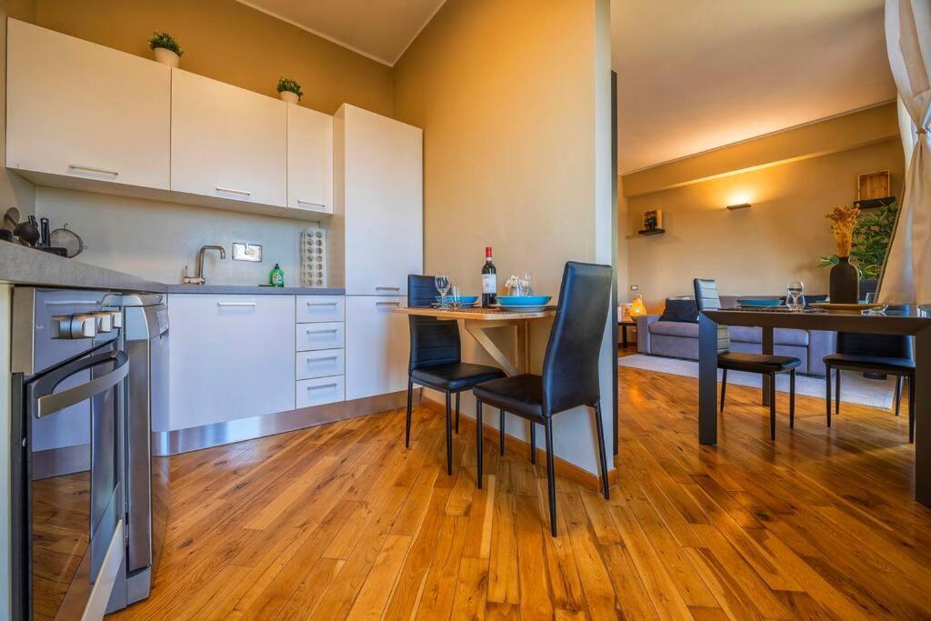 Sunny & Updated Flat With Panoramic City View 50M From M4 Stop Milan Extérieur photo
