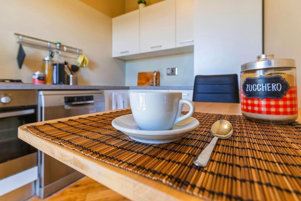 Sunny & Updated Flat With Panoramic City View 50M From M4 Stop Milan Extérieur photo