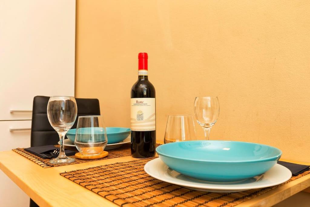 Sunny & Updated Flat With Panoramic City View 50M From M4 Stop Milan Extérieur photo