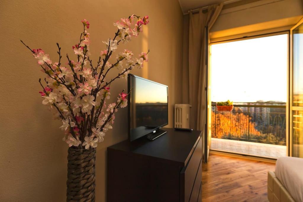 Sunny & Updated Flat With Panoramic City View 50M From M4 Stop Milan Extérieur photo