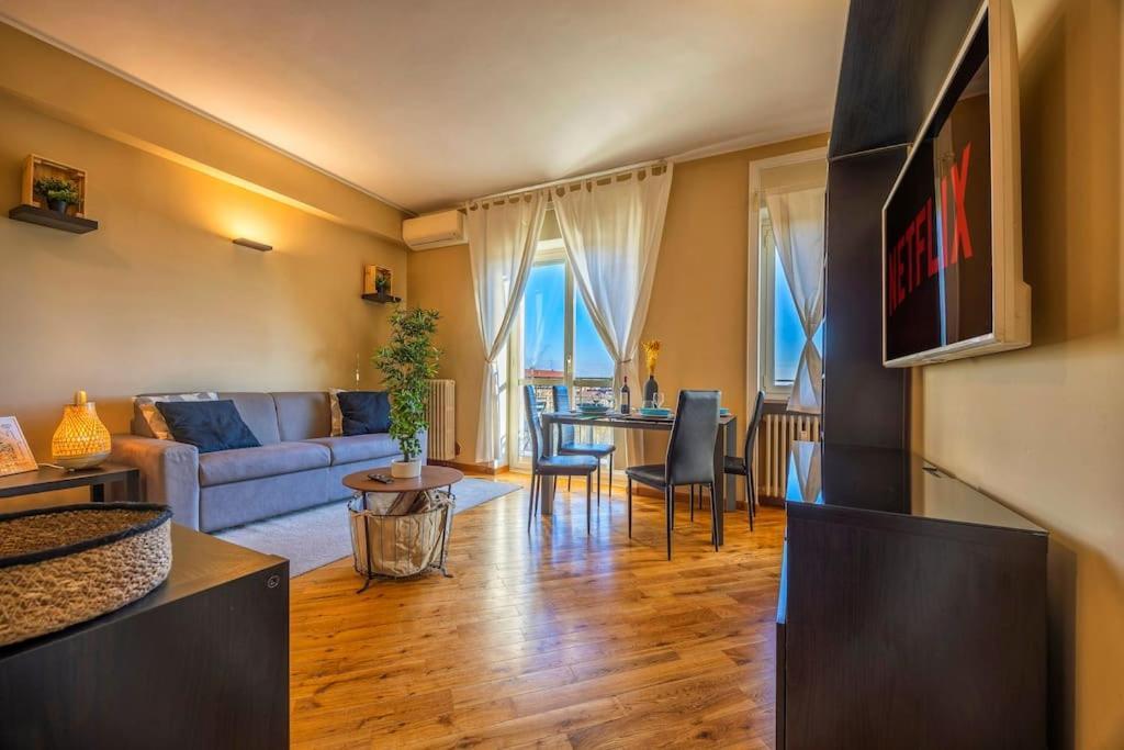 Sunny & Updated Flat With Panoramic City View 50M From M4 Stop Milan Extérieur photo