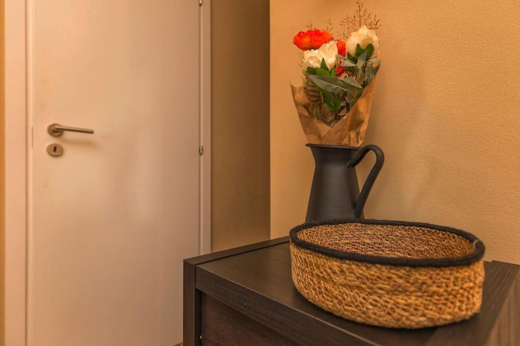 Sunny & Updated Flat With Panoramic City View 50M From M4 Stop Milan Extérieur photo